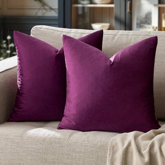 GIGIZAZA Decor Throw Couch Pillow Covers,Set of 2 Sofa Cushion Covers,Purple Pillow Covers,Velvet Pillow Cases 61 x 61 cm