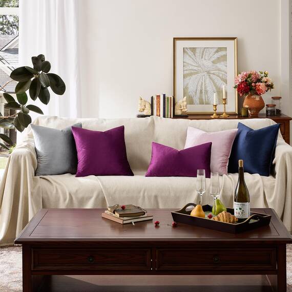 GIGIZAZA Decor Throw Couch Pillow Covers,Set of 2 Sofa Cushion Covers,Purple Pillow Covers,Velvet Pillow Cases 61 x 61 cm