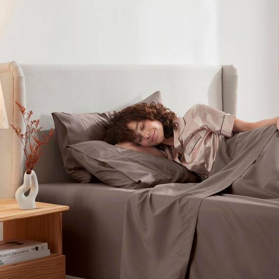 Nestl Bettlaken-Set – 1800 tiefe Taschen, Bettwäsche-Set – Hotel Luxus Doppelbett-gebürstete Mikrofaser – Spannbettlaken, Bettlaken, Kissenbezüge Queen schokobraun