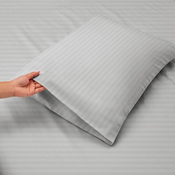 Nestl Bedding Damast Dobby Stripe 5-teiliges Set – 2 Spannbettlaken mit 35,6 cm - 40,6 tiefen Taschen Ultra weiche doppelt gebürstete Mikrofaser faltenfreie Kissenbezüge Split-King-Size-Bett Silber