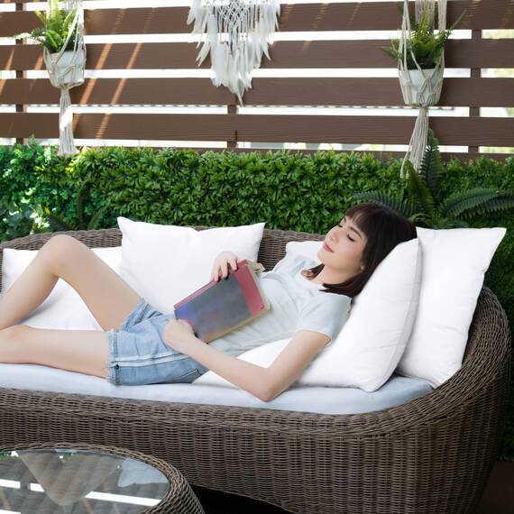 Utopia Bedding Dekorative wasserdichte Bezüge mit Reißverschluss, für den Außenbereich, ohne Füllung, 2 Stück, europäische Größe, weiß