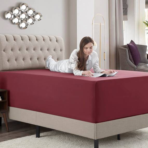 Empyrean Bedding - Extra tiefes Spannbettlaken für Doppelbett, 110 g/m² Mikrofaser, 99,1 x 203,2 cm, passt für Matratzen 45,7 - 61 cm, mit zwei XL-Taschen und Eckbändern, in Burgunderrot