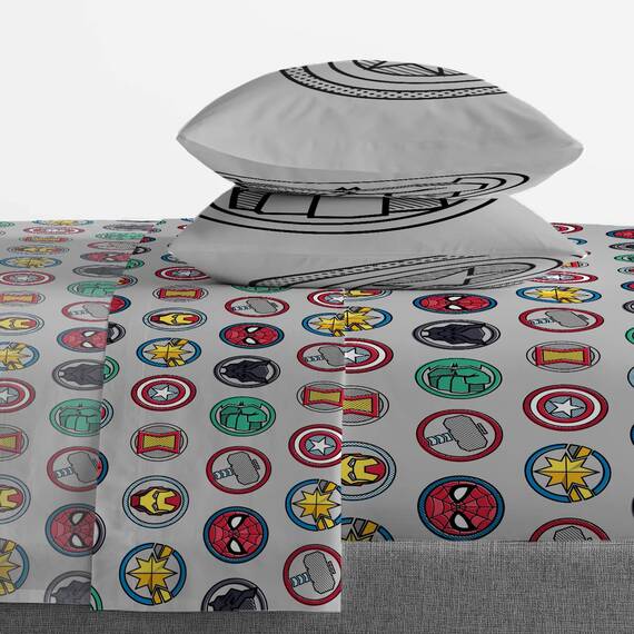 Jay Franco Marvel Avengers Pop 7 Piece Queen Size Bed Set - Includes Comforter & Sheet Set - Super Soft Fade Resistant Microfiber (Official Marvel Product), Mehrfarbig - Avengers