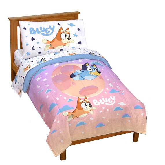 Jay Franco Bluey & Bingo Kleinkind-Bettwäsche-Set, 4-teilig, inkl. Bettlaken-Set und Kissenbezügen, superweiche Wolken und Sterne, Kinderbettwäsche