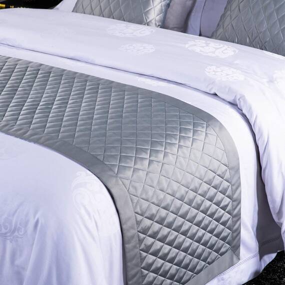 QRGMKL Neue einfarbige Bettläufer weiche, hautfreundliche Bettschals Hochpräzise geometrische Jacquard-Bettwäsche-Schutz-Tagesdecke für das Heimschlafzimmer Hotel-Grey C||2 Pillowcases(50X50cm)