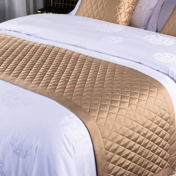 QRGMKL Neue einfarbige Bettläufer weiche, hautfreundliche Bettschals Hochpräzise geometrische Jacquard-Bettwäsche-Schutz-Tagesdecke für das Heimschlafzimmer Hotel-Gold C||210X50cm for 1.5m Bed