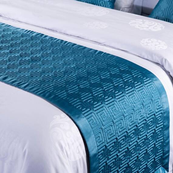 QRGMKL Neue einfarbige Bettläufer weiche, hautfreundliche Bettschals Hochpräzise geometrische Jacquard-Bettwäsche-Schutz-Tagesdecke für das Heimschlafzimmer Hotel-Blue A||210X50cm for 1.5m Bed