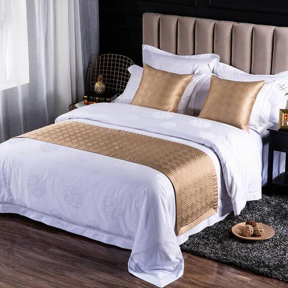 QRGMKL Neue einfarbige Bettläufer weiche, hautfreundliche Bettschals Hochpräzise geometrische Jacquard-Bettwäsche-Schutz-Tagesdecke für das Heimschlafzimmer Hotel-Gold A||210X50cm for 1.5m Bed