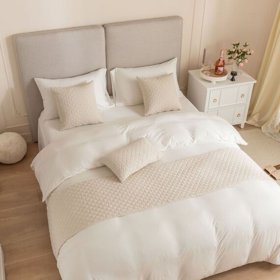 Guest Ruyunlai Bettläufer & Schals Beige,Weich Mode Satin Bettlaufer für Gästehaus Hotel Schlafzimmer Dekoration 2 Kissenbezüge(45X45cm)
