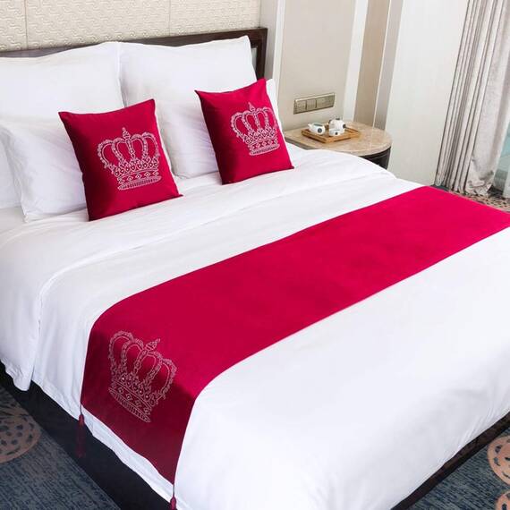 WYHQL Bettläufer Krone drucken heiße Strasssteine werfen Samtschal Quaste Dekor Mode Bettwäsche Schutz für Home Hotel Hochzeit Schlafzimmer (Color : Red, Size : 45x210cm (for 1.5m Bed))