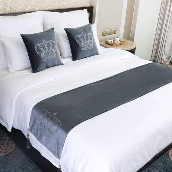 WYHQL Bettläufer Krone drucken heiße Strasssteine werfen Samtschal Quaste Dekor Mode Bettwäsche Schutz für Home Hotel Hochzeit Schlafzimmer (Color : Gray, Size : 45x180cm (for 1.2m Bed))