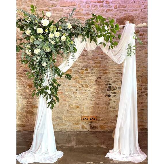 LuoluoHouse Weißer Hochzeitsbogen Drapierung Stoff 2 Paneele 6 Meter Chiffon Hochzeit Bogen Vorhänge Sheer Drapery Hintergrund für Hochzeitszeremonie Party Decke Dekor