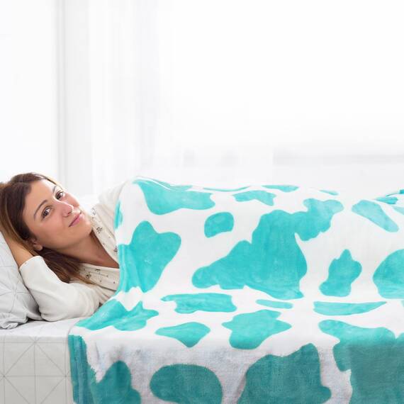 HSEEC Ultraweiche Flanell-Überwurfdecke, 127 x 152 cm, gemütliche, leichte blaue Couchdecke für Bett, Sofa und Reisen, warme Plüsch-Fleece-Überwürfe für Erwachsene und Kinder