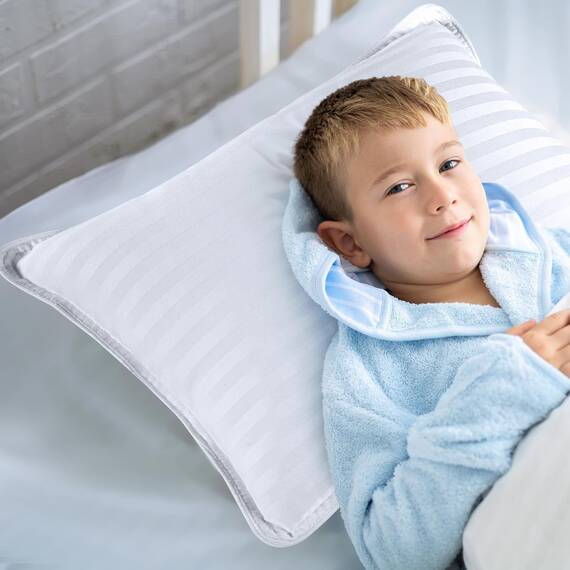 Utopia Bedding Kopfkissen Kleinkind 33 x 45 cm, 2er Set Kinderkopfkissen, Atmungsaktiv Polybaumwolle Gewebe, Kinderkissen zum Schlafen, Kissen für Kleinkinder, Für Kinder ab 2 Jahren (Weiß)