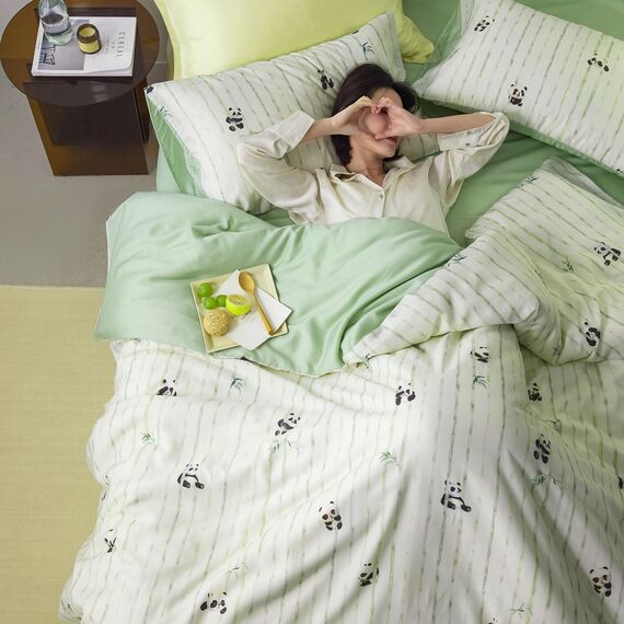 AOJIM Seidiges Bettbezug-Set mit Panda-Muster, 100 % Naturfasern, Lyocell-Bettwäsche, weich, atmungsaktiv, kühlende Bettwäsche, 3-teilig, 1 feuchtigkeitsableitender Bettbezug und 2 passende