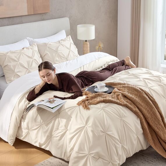Andency Beigefarbenes Bettdecken-Set für King-Size-Betten (271 x 228 cm), 3-teiliges Bettwäsche-Set mit Quetschfalten, leicht, weich, für alle Jahreszeiten, Biesen, Mikrofaser