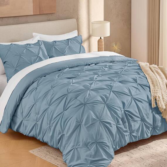 Andency Graublaue Steppdecke mit Quetschfalten, komplett (200 x 228 cm), 3-teilig (1 Steppdecke mit Biesen und 2 Kissenbezüge), solide, weiche Daunen-Alternative, Mikrofaser, leicht, für alle