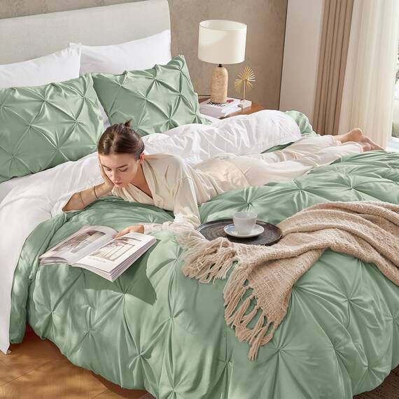 Andency California King Bettdecken-Set, Salbeigrün (277 x 248 cm), Quetschfalten, 3-teilig, übergroße King-Size-Bettdecke, Mikrofaser-Daunen-Alternativ-Bettwäsche-Set