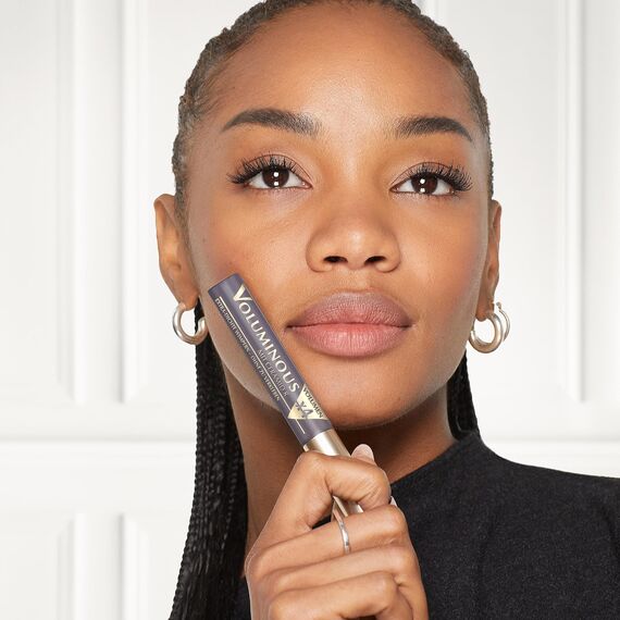 L'Oréal Paris Mascara, Schwarze Wimperntusche für 4x mehr Volumen und kräftige Wimpern, Voluminous, Nr. 00 Schwarz, 1 x 8 ml