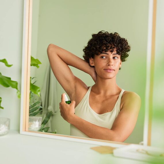 WELEDA Bio Deodorant CITRUS FRESH Nachfüllflasche - natürlich frisches Naturkosmetik Deo mit ätherischen Ölen, wirkt desodorierend ohne Poren zu verschließen, ohne Aluminiumsalze (1 x 200 ml)