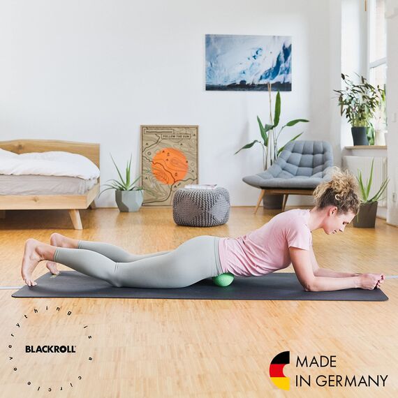 BLACKROLL® BALL 12 Faszienball (12 cm), kleine Faszienkugel für die punktuelle Selbstmassage, Massageball zur Behandlung von Muskelverspannungen, mittlere Härte, Made in Germany, Schwarz