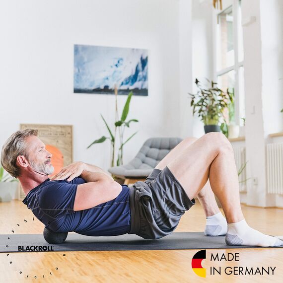 BLACKROLL® DUOBALL 12 (12 cm), Faszienball zur Selbstmassage von parallelen Muskelsträngen, Massageball mit zwei Bällen, Faszien-Duoball für Nacken und Rücken, mittlere Härte, Made in Germany, Schwarz