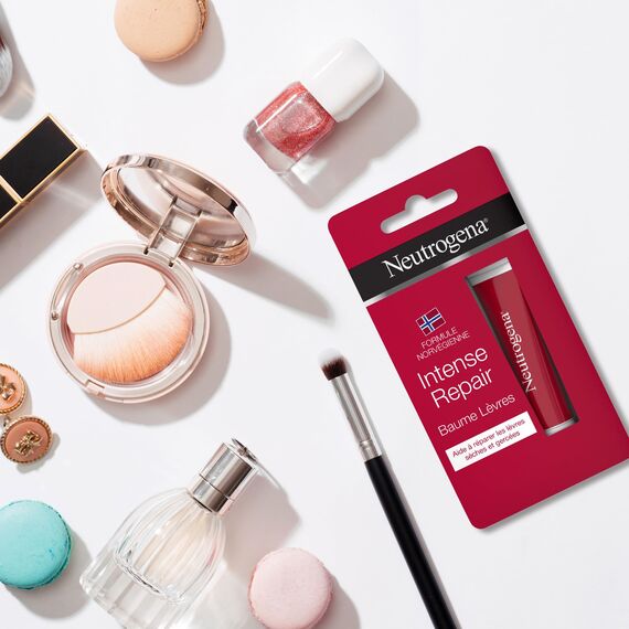 Neutrogena Norwegische Formel Intense Repair CICA Lippenbalsam (15 ml) zur Linderung trockener und spröder Lippen