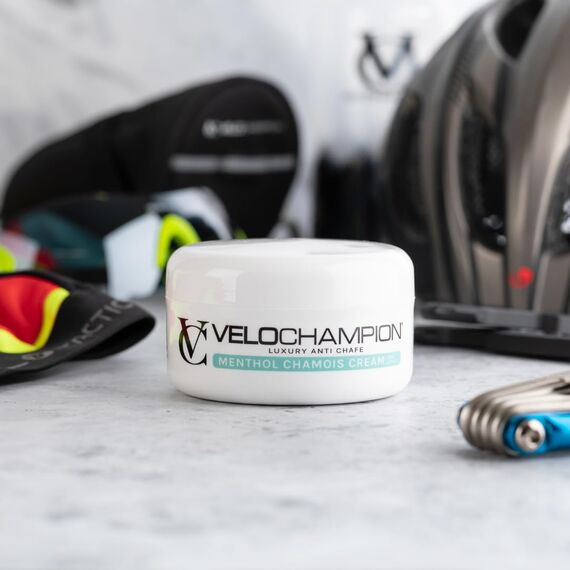 VeloChampion Luxus-Chamois Creme für Radfahrer, Läufer und Sportler | Vegane, kühlende, feuchtigkeitsspendende Anti-Scheuer-Creme | Reduziert Reibung und Scheuern | Geeignet für Männer und Frauen