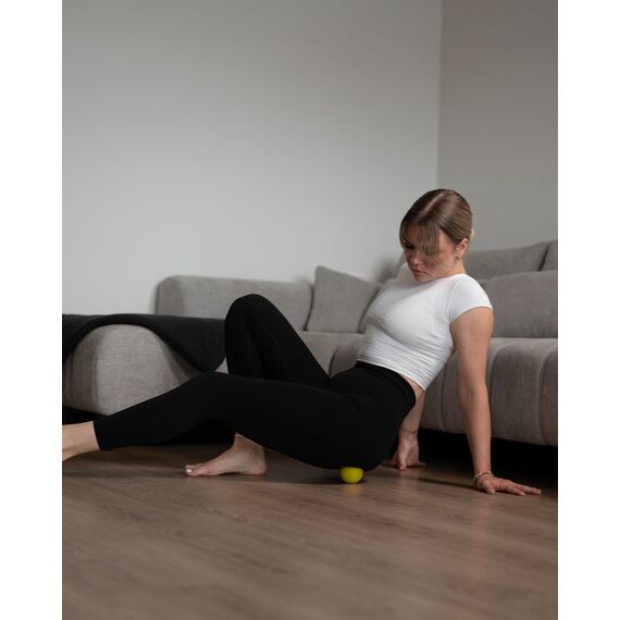 ATHLETIC AESTHETICS Massageball [6cm] - Lacrosseball und Faszienball für Selbstmassage und Triggerpunkttherapie (Entschteilungen bei Verspannungen) in Gelb