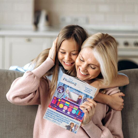 Disney Frozen All-in-One Kids Kosmetik Kompakt Set Waschbarer Lippenglänz, Augenschimmer Wange Schimmer Pinsel Buntes Schönheitsset für Mädchen Kinder Kleinkinder Alter 3+ von Townley Girl