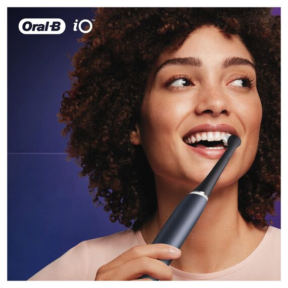 Oral-B - iO Ultimate Clean - 4 Bürstenköpfe - Schwarz - 1 Stück