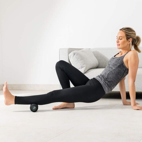 Beurer MG 35 Deep Roll Massagerolle mit Vibration, Faszienrolle zur Triggerpunktmassage, 3 Intensitätsstufen, Massagemodus, vielseitig anwendbar, tiefenwirksam