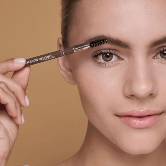 M. Asam MAGIC FINISH Augenbrauenstift Eyebrow Designer Light-Brown (0,28g) – 4-in-1 Augenbrauenstift mit Drehmine & Spiralbürstchen, perfekte Form & Fülle dank pudriger Textur, optimale Brauenbogen