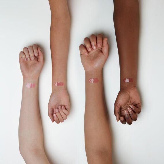 essence cosmetics CRANBERRY LIP OIL 01 Smooth protector