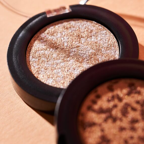 essence cosmetics soft touch eyeshadow,Lidschatten,Nr. 05 Secret Woods,grün,sofortiges Ergebnis,langanhaltend,mit Vitaminen,farbintensiv,vegan,Mikroplastik Partikel frei,Nanopartikel frei (2g)