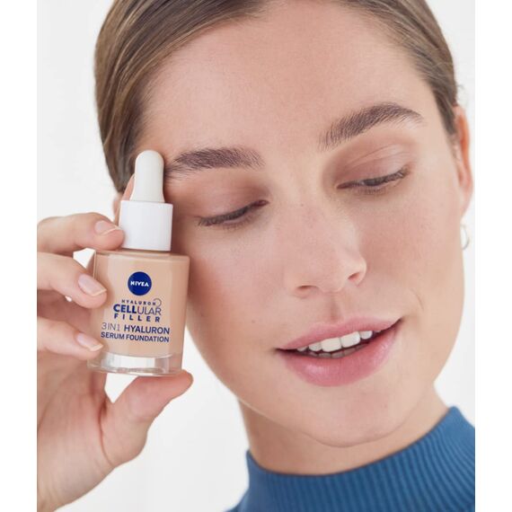 NIVEA 3in1 Hyaluron Serum Foundation hell (30 ml), Anti-Age Make-up für eine jünger aussehende Haut, feuchtigkeitsspendend und verleiht einen natürlich-ebenmäßigen Teint