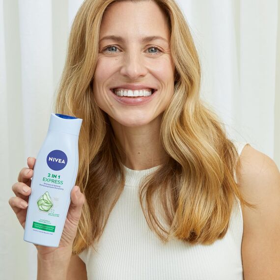 NIVEA 2in1 Express Shampoo & Spülung, intensive Haarpflege mit Aloe Vera und Glanz Serum, Haarshampoo & Spülung für Pflege in Expresszeit (250 ml)