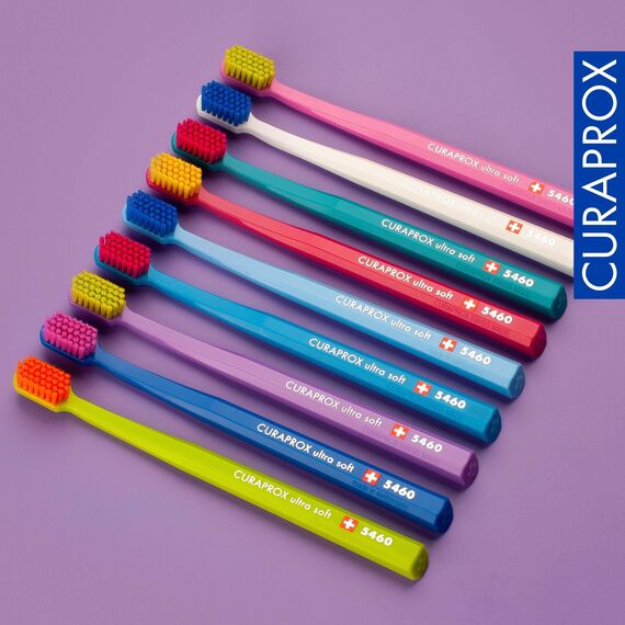 Curaprox CS 5460 Ultraweiche Zahnbürste - Zahn- und Zahnfleischpflege für Erwachsene / Superweiche Curen®-Borsten für sanfte Reinigung / Weiss | Dunkelblau | Pink | Hergestellt in der Schweiz