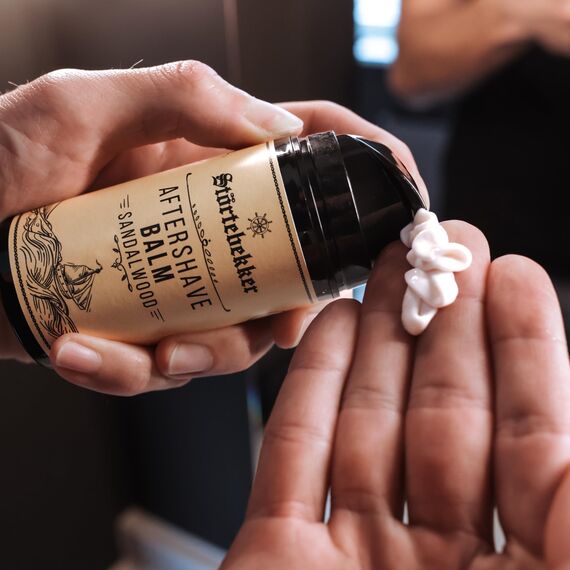 Störtebekker® Premium After Shave Balsam für Herren mit Sandelholz Duft - Gegen Hautirritationen, Rasurbrand - Hautpflege nach der Rasur - Angenehmer Duft - Männer Aftershave Balm - Made in Germany