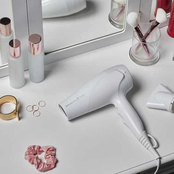 Remington Haartrockner Ionen [leicht, Diffusor & Stylingdüse] weiß (2200W, Keramik-Ionen: schonendes Styling & gleichmäßige Wärmeverteilung, 3 Heiz- & 2 separate Gebläsestufen + Abkühlstufe) D3199