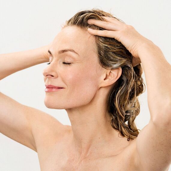 ahuhu ESSENTIAL ANTI-AGE Shampoo (500 ml) – Haarshampoo mit Radiancyl & Pfefferminz-Extrakt, reduziert Haarausfall, fördert Haardichte & Volumen, silikonfrei, für Damen & Herren, vegane Haarpflege