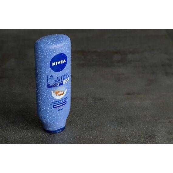 NIVEA In-Dusch Soft Milk (400 ml), Körpercreme mit Shea Butter und wasseraktivierter 5in1 Pflege Formel, feuchtigkeitsspendende Body Lotion für die Dusche (Packung mit 2)