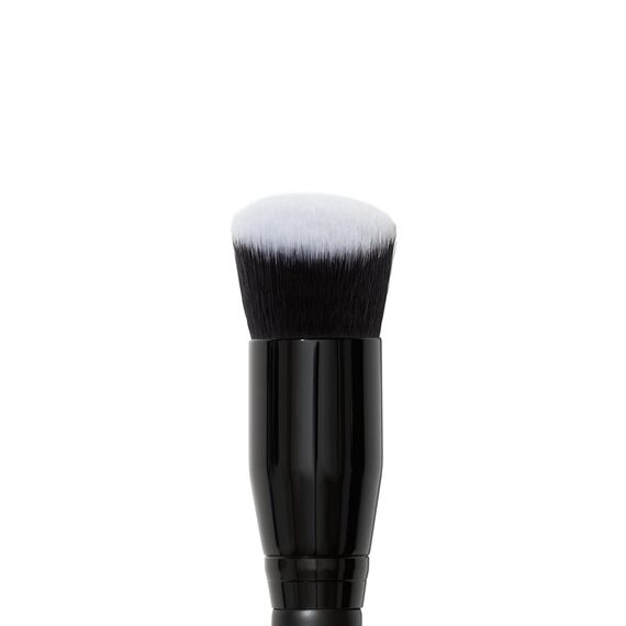 e.l.f. Camo Liquid Blush Brush, Abgewinkelter Rougepinsel, Ideal Zum Auftragen & Verteilen Von Farben Auf Den Wangen, Weiche, Dichte Borsten, Vegan & Tierversuchsfrei