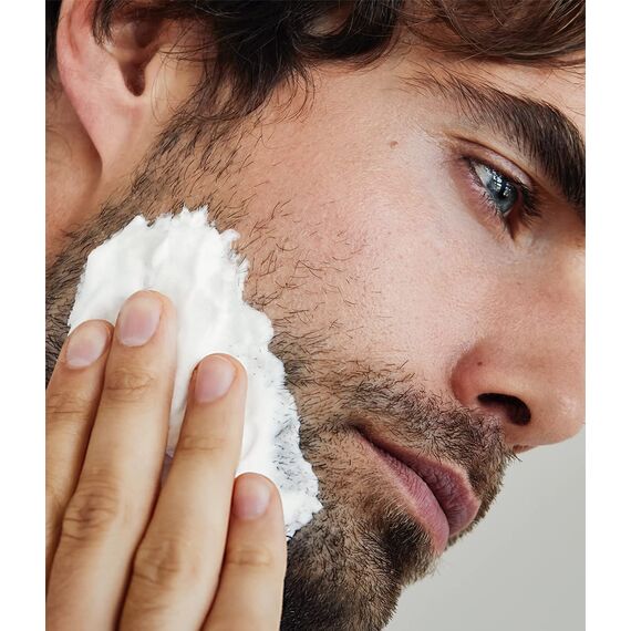 NIVEA MEN Sensitive Rasiergel (200 ml) Mit Kamille, Hamamelis und Vitamin E für Eine Sanfte Rasur - Schützend Gegen Hautirritationen (3er-Pack)