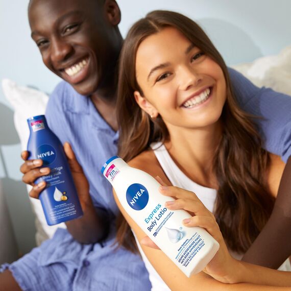 NIVEA Express Body Lotion, extra schnell einziehende Körperlotion, Körpercreme mit purem Hyaluron, Meeresmineralien und NIVEA Tiefenpflege Serum (400 ml)