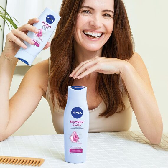 NIVEA Diamond Gloss Brillanz Spülung, pflegende Haarspülung mit Diamantpartikeln und Rosenöl, intensive Pflegespülung für strahlenden Glanz (200 ml) (Packung mit 5)