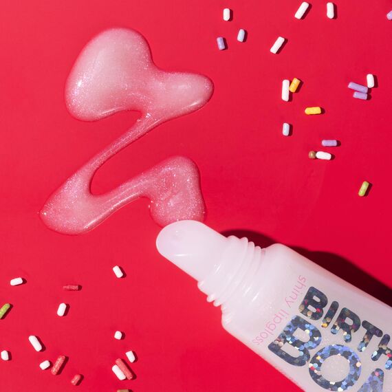 essence BIRTHDAY BOMB shiny lipgloss, Nr. 01, Transparent, natürlich, glänzend, strahlend frisch, schimmernd, vegan, ohne Parabene, ohne Mikroplastikpartikel, Nanopartikel frei, 1er Pack (10ml)