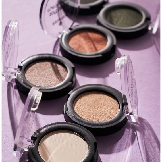 essence cosmetics soft touch eyeshadow, Lidschatten, Nr. 03 Eternity, grau, sofortiges Ergebnis, langanhaltend, mit Vitaminen, farbintensiv, vegan, Mikroplastik Partikel frei, Nanopartikel frei (2g)