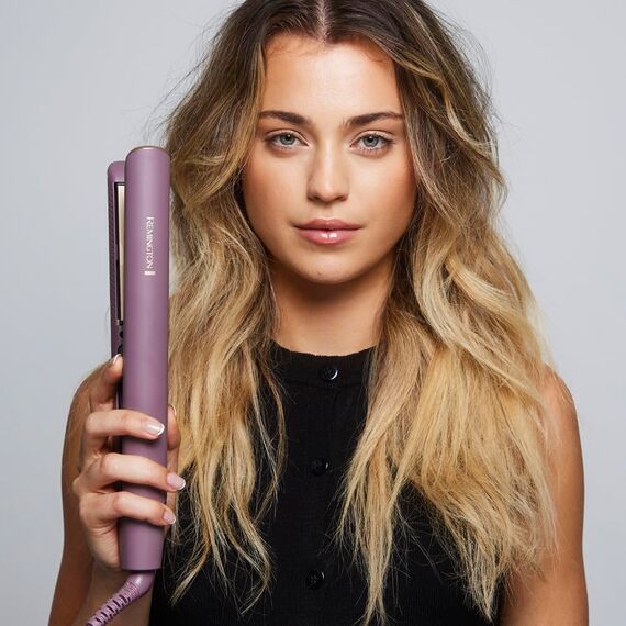 Remington AIRvive™ Glätteisen [Ionic Air-Technologie: weniger Frizz & statische Aufladung] Ultra-Keramikbeschichtung mit Mikrowirkstoffen (Schmale Platten, LCD-Display, 150-230°C) Haarglätter S8930