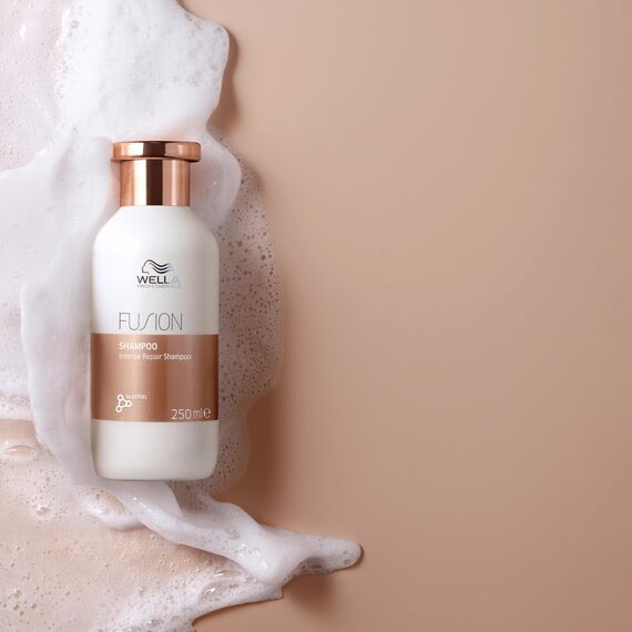Wella Professionals – Wella Fusion Intense Repair Shampoo – Tiefenreinigungsshampoo – Haarpflege für kaputtes Haar – Haarshampoo für bessere Kämmbarkeit – 250 ml (Packung mit 2)